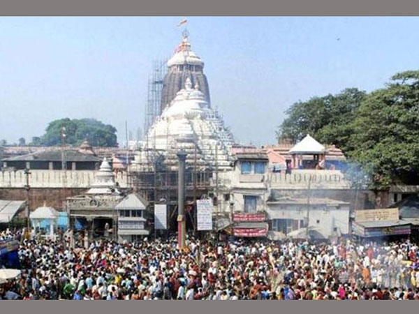 గోపురం నీడ