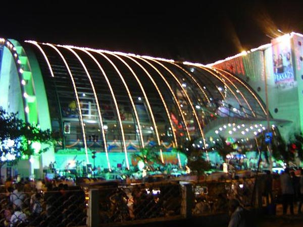 ప్రపంచంలో రెండో అతిపెద్ద ఐమాక్స్ 3D స్క్రీన్