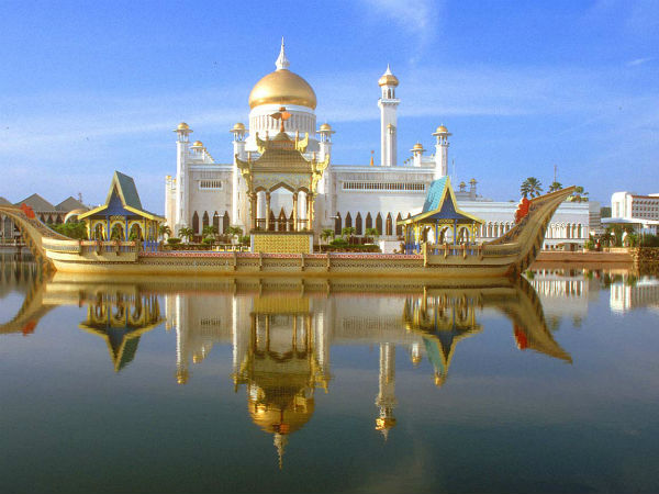 సుల్తాన్ ఒమర్ అలీ సైఫుద్దిన్ మస్జిద్: బ్రూనై