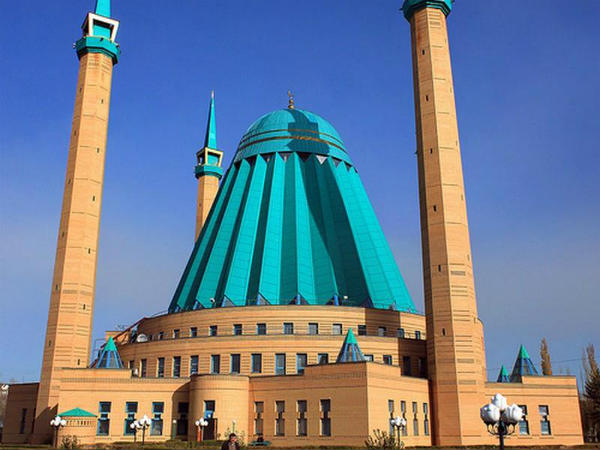 మస్కుర్ జోసఫ్ సెంట్రల్ మసీద్, పవల్డార్ (ఖజికిస్తాన్ ):