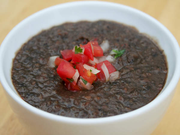 7. బ్లాక్ బీన్ సూప్: 