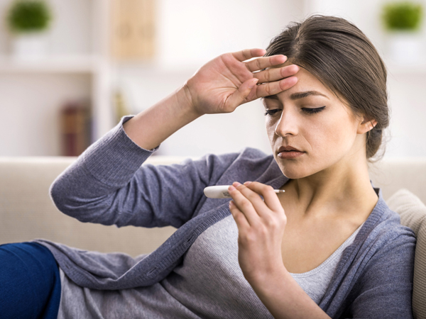 4. హార్ట్ రేట్ పెరగడం మరియు జ్వరం: