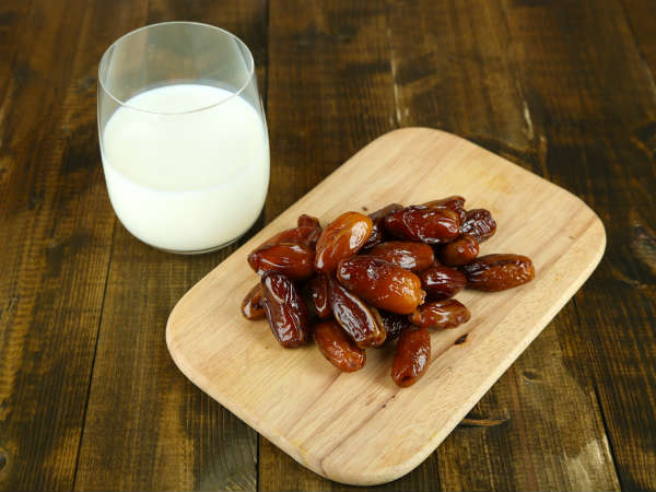 డ్రై డేట్స్ మరియు పాలు: 