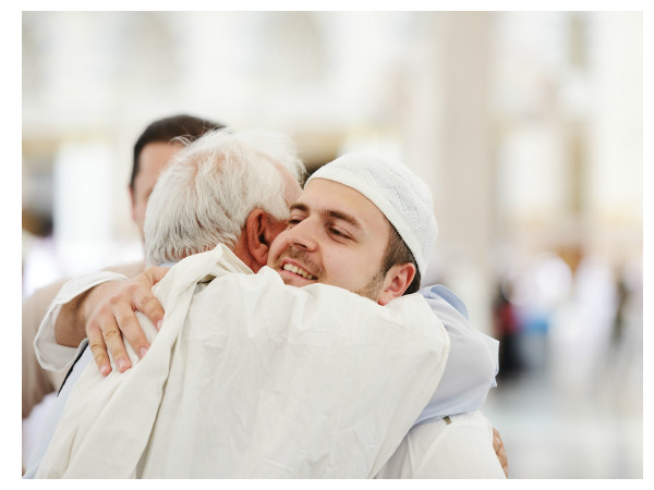  రబ్ చేస్తూ హగ్ చేయడం :