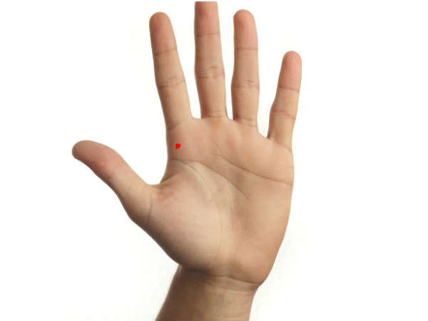 బృహస్పతి స్థావరం వద్ద అంటే చూపుడు వేలు క్రింది బాగంలో నక్షత్రం ఉంటే బృహస్పతి స్థావరం వద్ద అంటే చూపుడు వేలు క్రింది బాగంలో నక్షత్రం ఉంటే