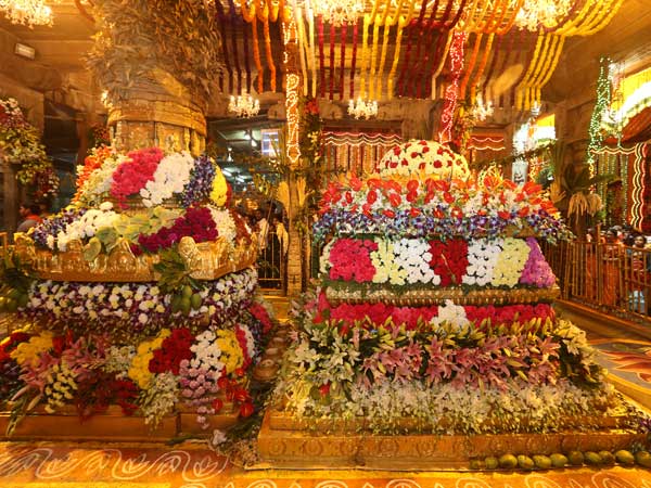 మీకోర్కెలు నెరవేరాలంటే ద్వజస్థంభానికి ప్రదక్షిణలు చేయాండి..