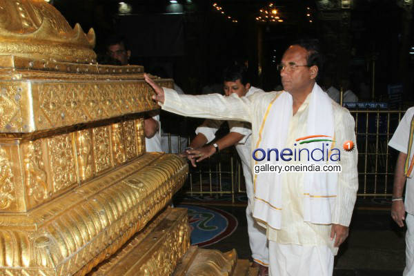 మీకోర్కెలు నెరవేరాలంటే ద్వజస్థంభానికి ప్రదక్షిణలు చేయాండి..