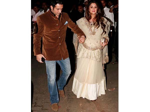Pregnant? This Is How You Should Wear Desi Clothes In Bollywood Style