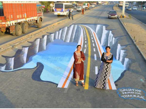 హైవేలో 3డీ ఆర్ట్
