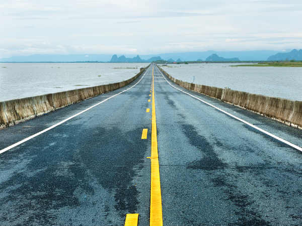 Why Are The Road Markings Yellow Or White In Pattern