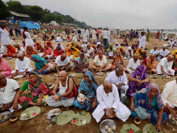 ప్రతి సంవత్సరం చేసే శ్రాద్ధం కన్నా అతి ముఖ్యమైన శ్రాద్ధాలు ఈ మహాలయపక్షం పదిహేను రోజులు చేయలేనివారు ఒక్క మహాలయమైన చేసి తీరాలి. 