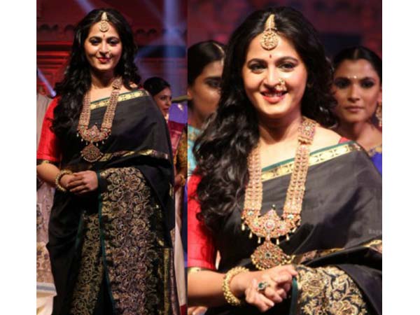 జువెలరీ ప్రదర్శనలో 