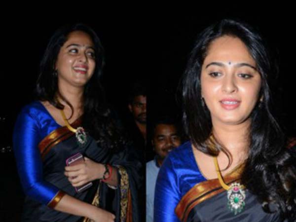 రాయల్ బ్లూ కాంబినేషన్ చీరకట్టు 