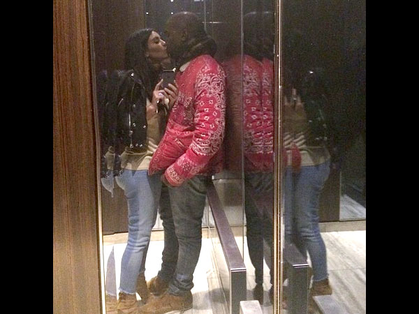 ఎలివేటర్స్ లో :