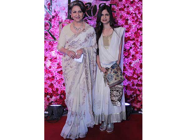 లక్స్ గోల్డెన్ రోజ్ అవార్డ్స్ బాలీవుడ్ అస్సరసల సెక్సీలుక్స్ ..!! 