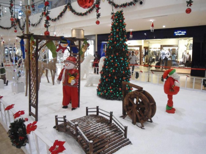 క్రిస్మస్ ట్రీ అలంకరణ