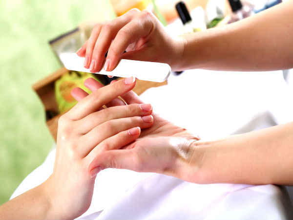 7. గోర్లు కత్తిరించడం