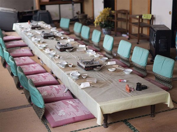 డైనింగ్ టేబుళ్లు