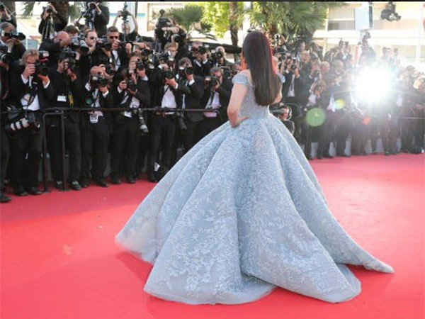 ఐష్ హంస‌ల న‌డుస్తుంటే..