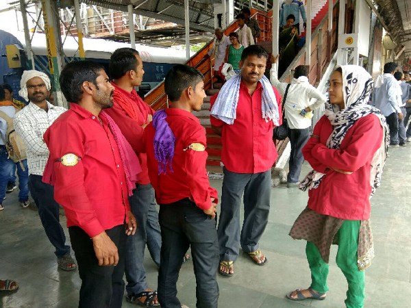  ఇరుగు పొరుగు వారి స‌ల‌హాతో