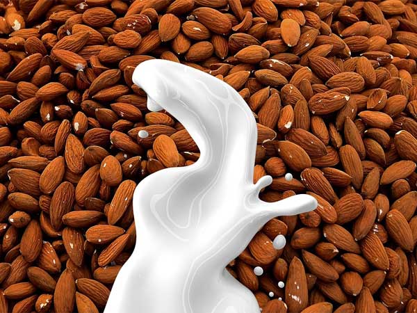 2. బాదం మరియు పాలు : 