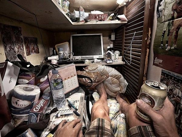 వారికి వేరే ఛాయిస్ లేక అక్కడే గడుపుతున్నారు