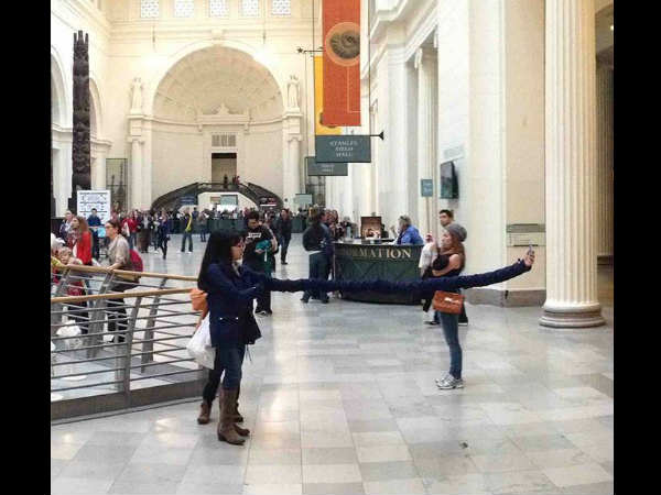 9. లార్జ్ సెల్ఫీ హ్యాండ్ :