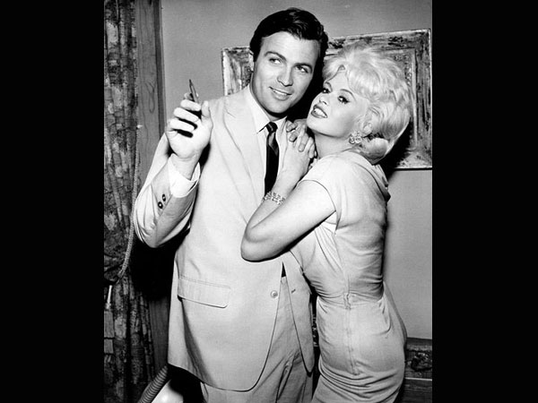 ఒక భయంకరమైన ప్రమాదం నుండి, 