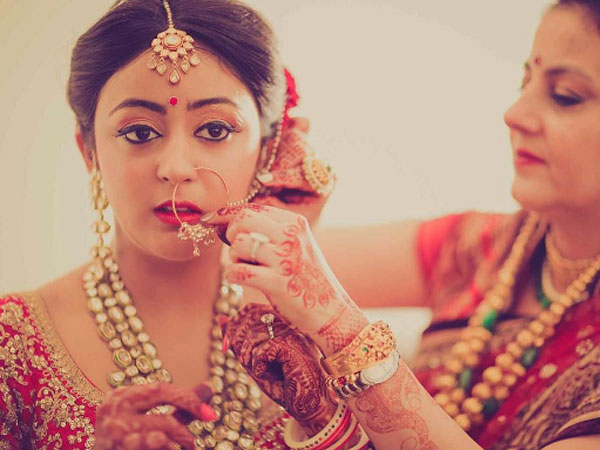 క్లాసిక్ వధువు లుక్: