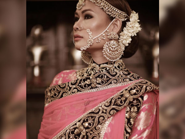 ది స్టడ్డ్ లుక్: