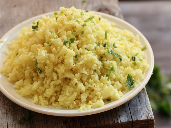 నవరాత్రుల్లో ఉపవాసం ఉండటానికి కొన్ని హెల్తీ రూల్స్ ఉన్నాయి. అవేంటంటే