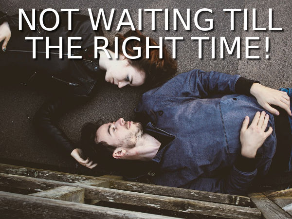 ఆమెను ఆకట్టుకోవడానికి విపరీతంగా ప్రయత్నించడం :