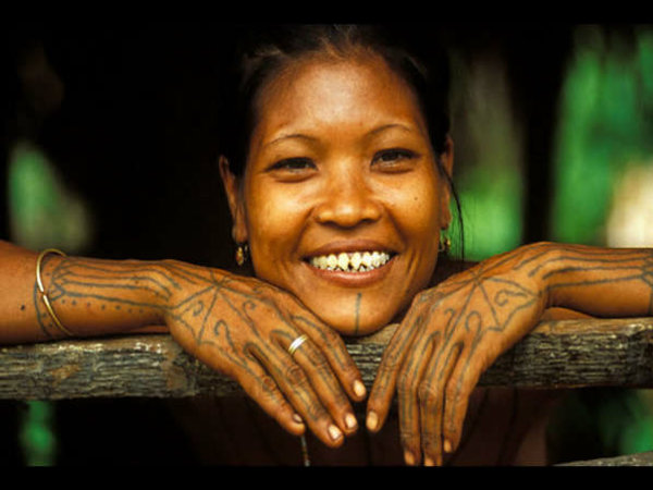 1. షార్ప్ గా దంతాలు పెంచుకోవడం : 