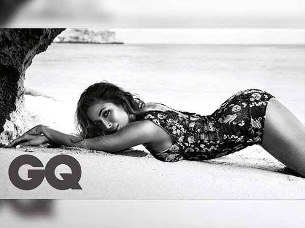 మోనోక్రోమ్లే ప్రధానంగా :