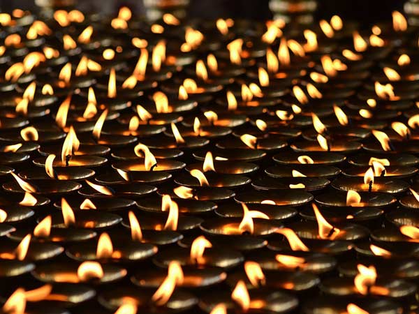 Let This Diwali Be Glittering And Picture Perfect