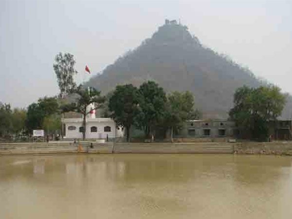 అస‌లేం ఉంది అక్క‌డ‌..