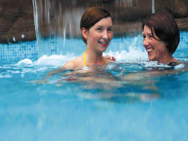 4. ఇద్దరూ కలిసి ఒక చిన్న ట్రిప్ను కి వెళ్ళండి. 4. ఇద్దరూ కలిసి ఒక చిన్న ట్రిప్ను కి వెళ్ళండి.