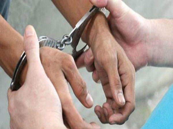 3. అరెస్ట్ చేసిన పోలీసులు 3. అరెస్ట్ చేసిన పోలీసులు