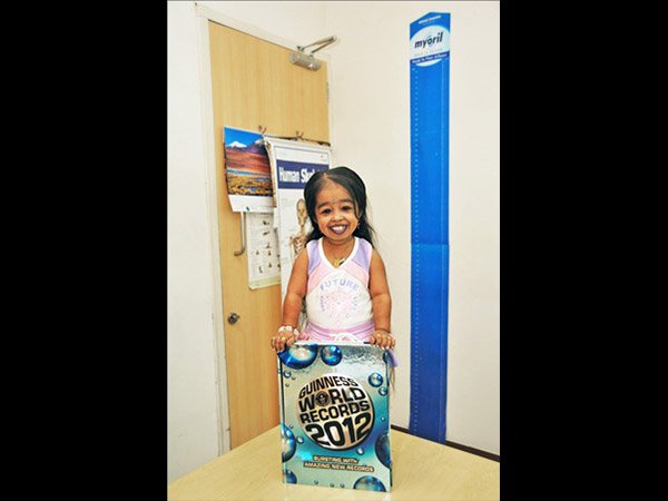 ఆమె స్థితి ఆలా ఉన్నప్పటికీ కూడా సాధారణ పిల్లలాగానే ఆమెతో అందరూ ప్రవర్తించాలని కోరుకుంటుంది.