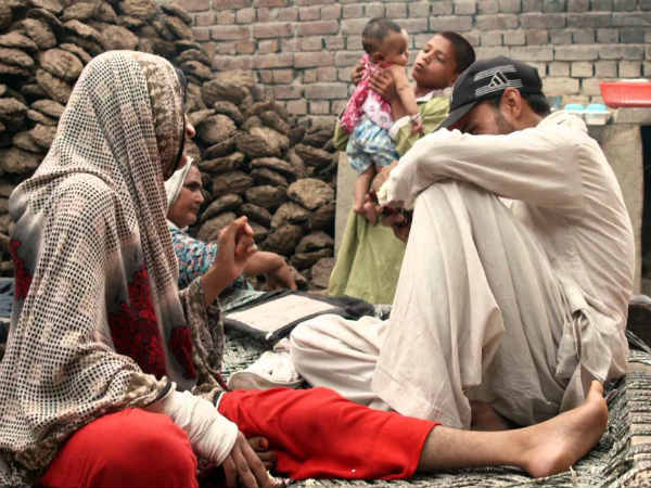 కుటుంబ పరువు మంటగలుస్తోందని