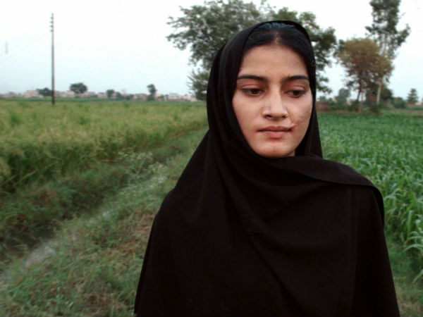 తల్లిదండ్రులు నరికి చంపారు