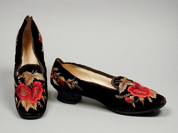 ఎంబ్రాయిడరీ షూ లు 