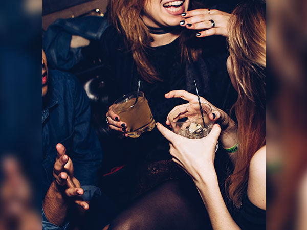 చెయ్యి వేసింది