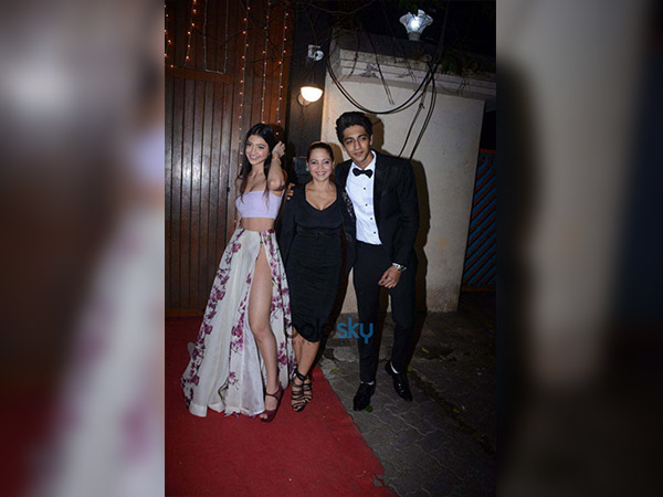 ప్యాంటీ బయటకు వచ్చింది