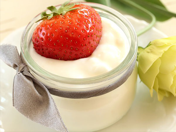 6. ఎగ్ వైట్ -పెరుగు