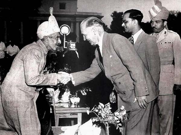 అవినీతిపరులకూ పదవులు