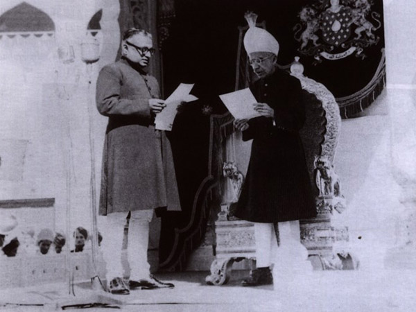 రాచరికం నుంచి విముక్తి