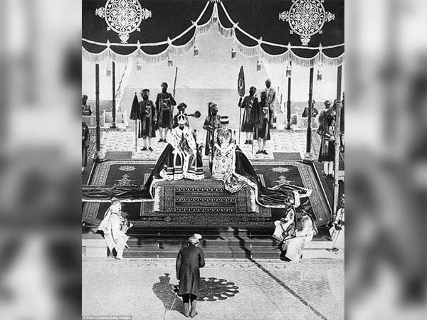 కీలుబొమ్మగా