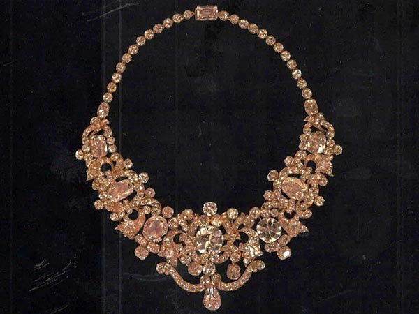 £200 మిలియన్ల విలువ చేసే జ్యువెలరీ