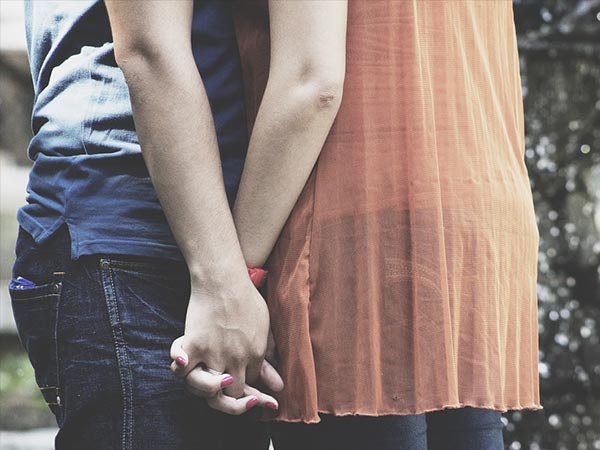 ఉదయమే ఫ్లాట్ కొచ్చాడు ఉదయమే ఫ్లాట్ కొచ్చాడు